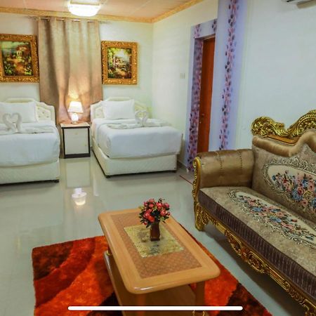 Capital O 141 Golden Rays Hotel Ibrā Екстериор снимка