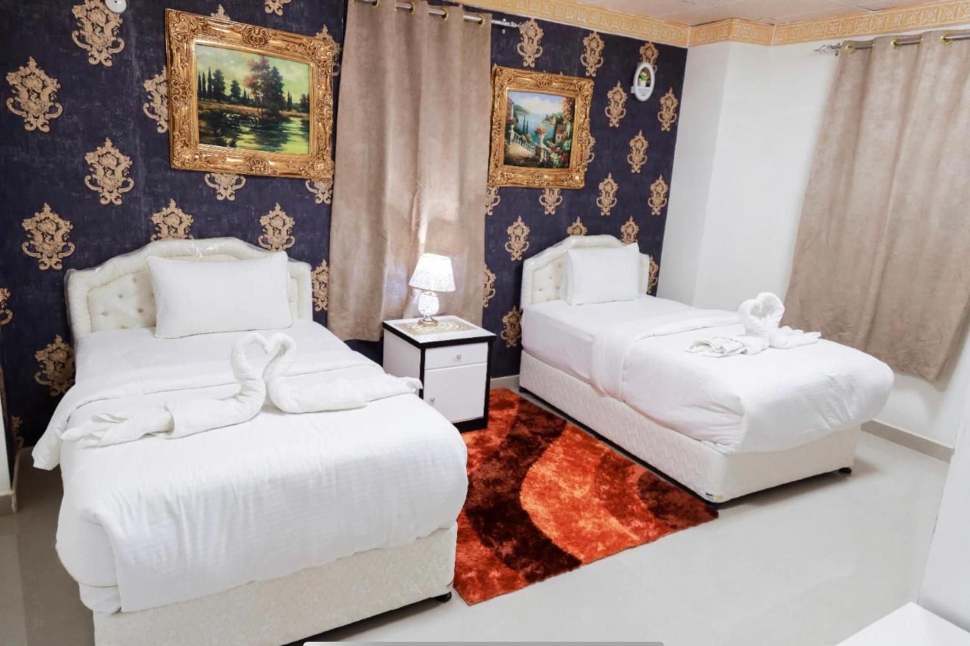 Capital O 141 Golden Rays Hotel Ibrā Екстериор снимка