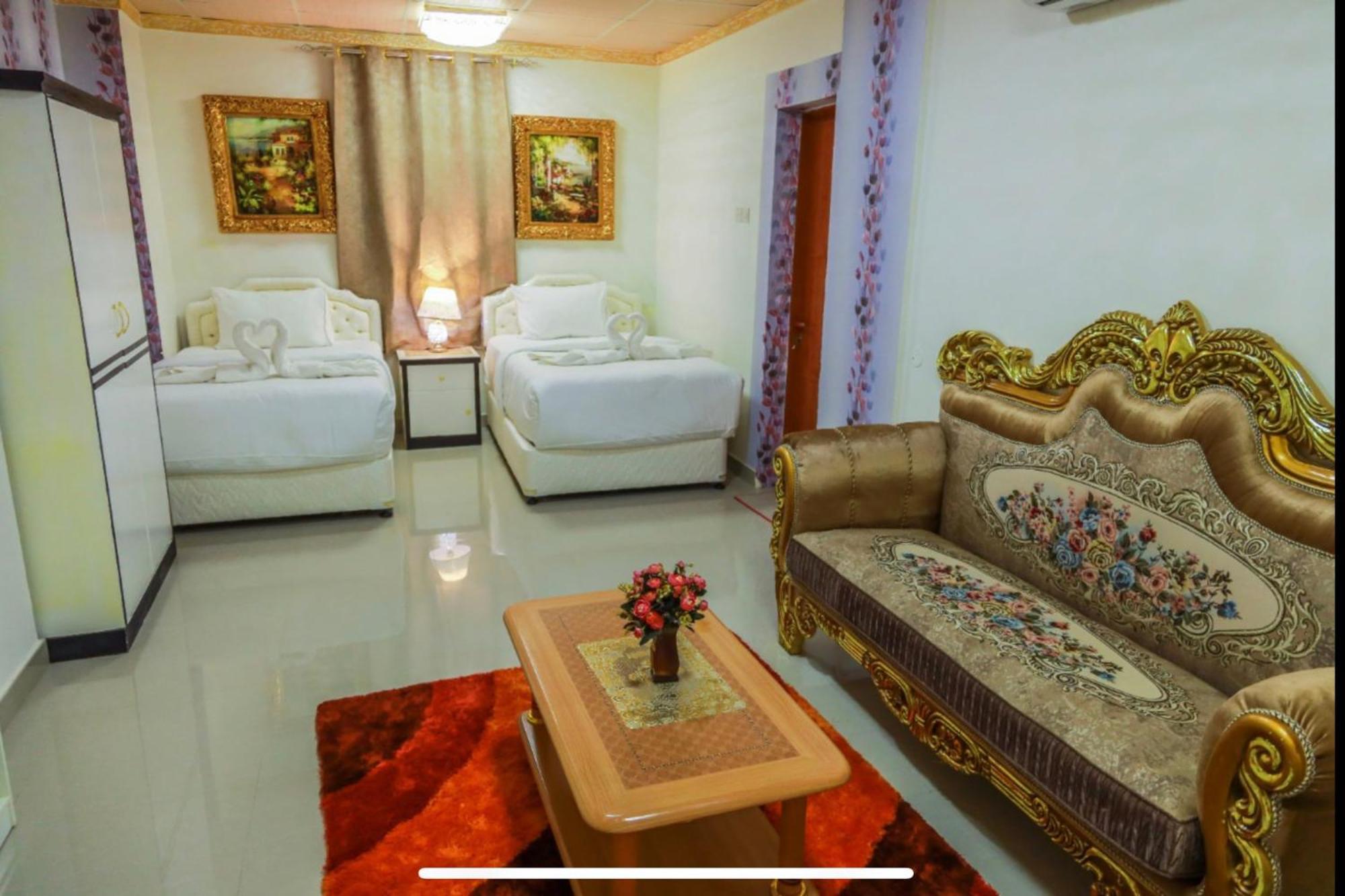 Capital O 141 Golden Rays Hotel Ibrā Екстериор снимка