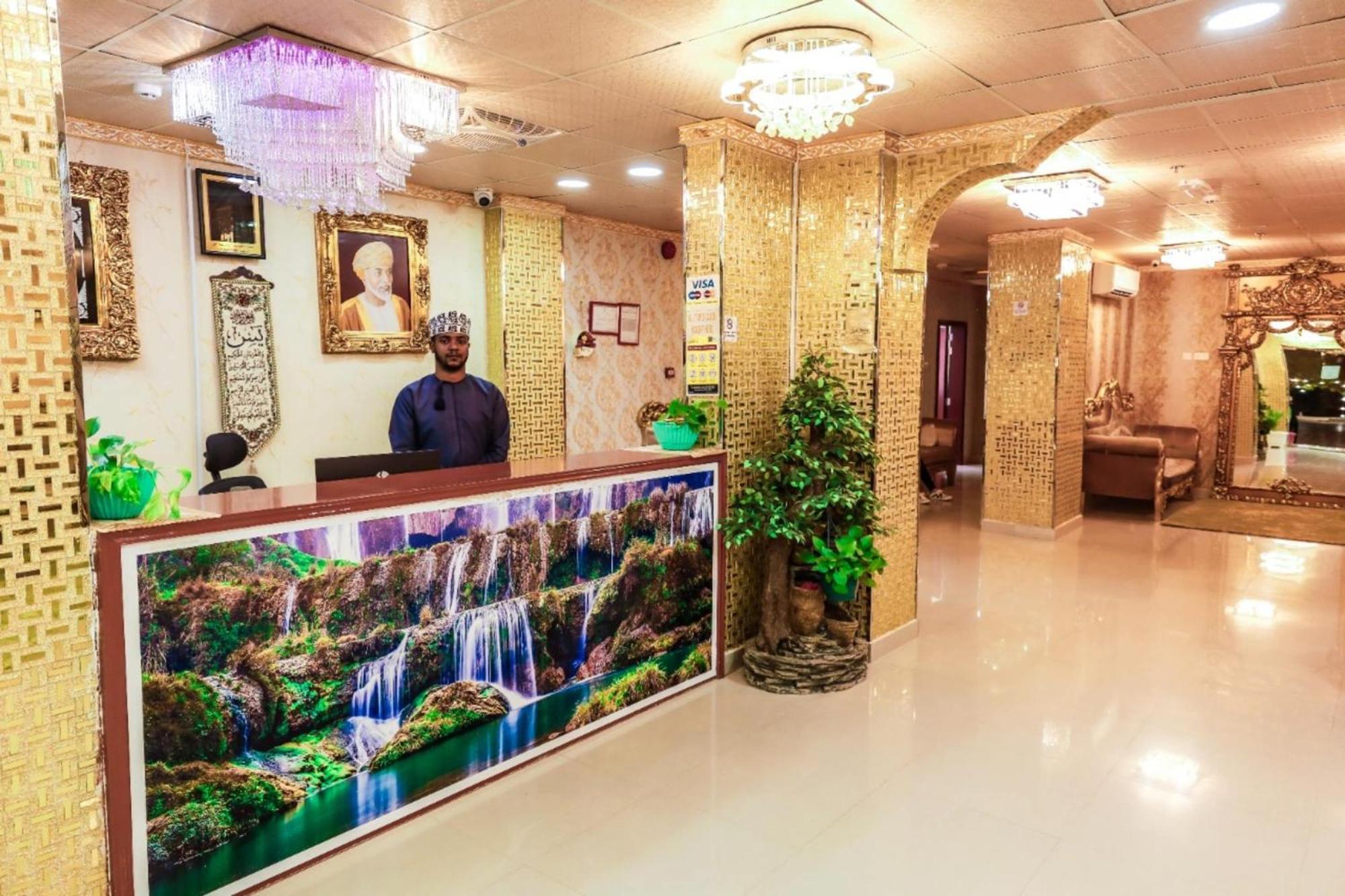 Capital O 141 Golden Rays Hotel Ibrā Екстериор снимка
