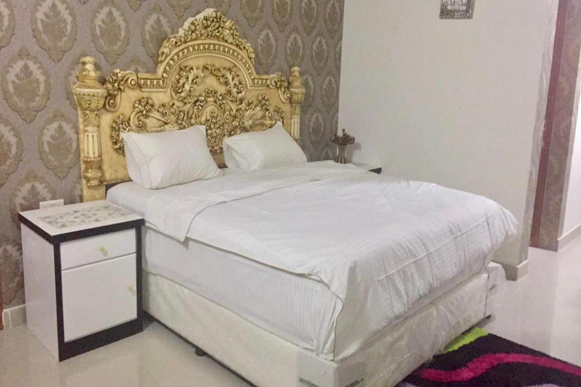 Capital O 141 Golden Rays Hotel Ibrā Екстериор снимка